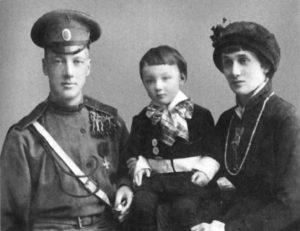 Ахматова с Гумилевым и с сыном Львом
